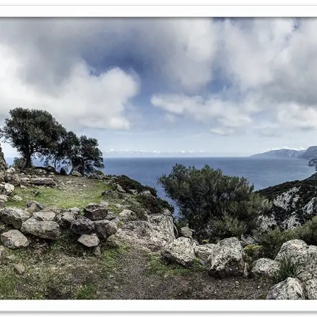 Mar Tirreno, Sardegna, Golfo di Orosei, Cala Gonone, Nuraghe Mannu / Luca Tamagnini Catalogo 2010-004